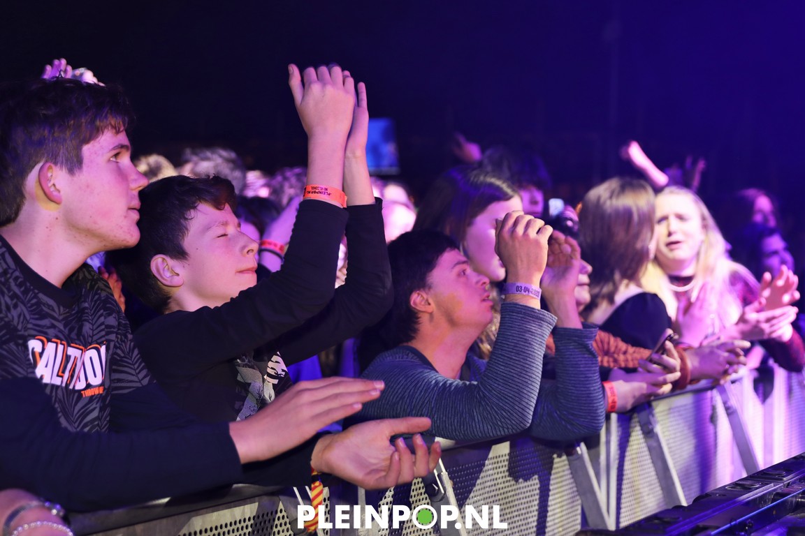 V R I J D A G     (100)